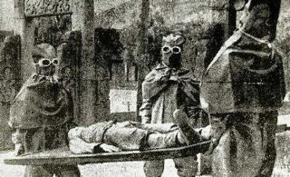 Illustration for article titled 8 Low-Tech Weapons And Tactics Used By Both Sides In WWII